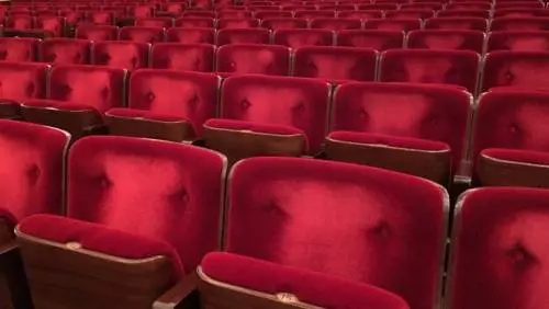 Arrestato camionista che abusava delle ragazze al cinema