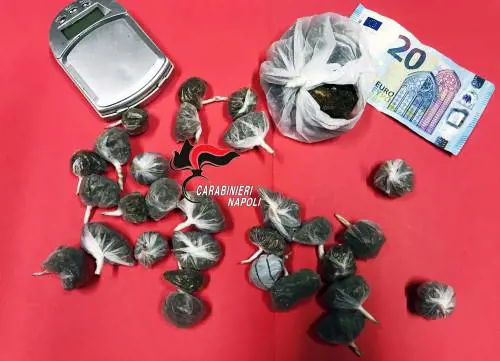 Nasconde la droga nella cassaforte