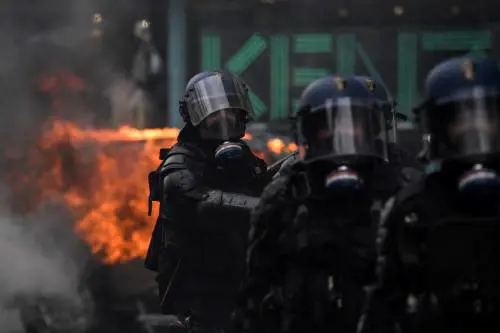 Inferno nel centro di Parigi