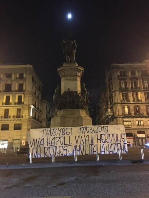 Lo sfregio degli ultras antirazzisti: "Non riconosciamo l'Italia nazione"
