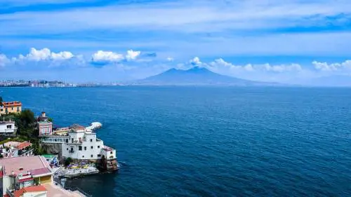 Napoli, i novemila furbetti del numero civico