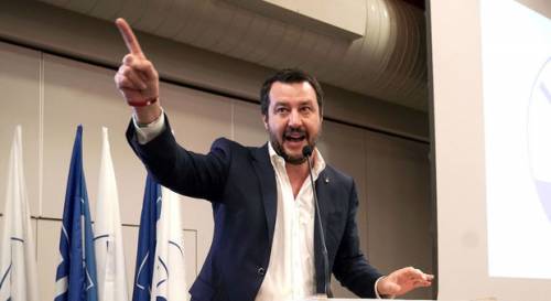 Salvini alza il muro anti-Ong: "Direttiva per fermare azioni illegali"