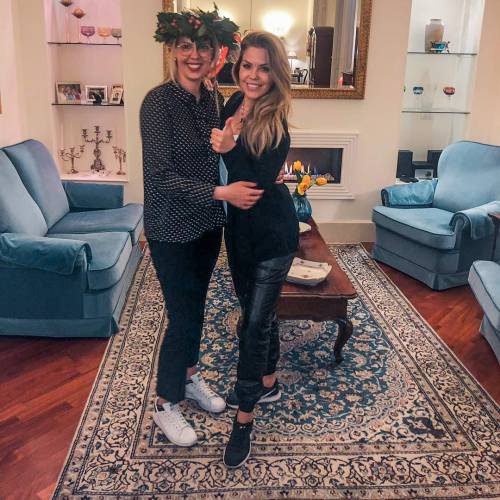 Costanza Caracciolo è orgogliosa su Instagram: la sorella Ludovica si laurea