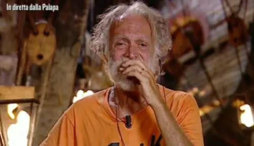 Isola dei Famosi, la rivelazione di Jeremias: "Riccardo piange di nascosto"