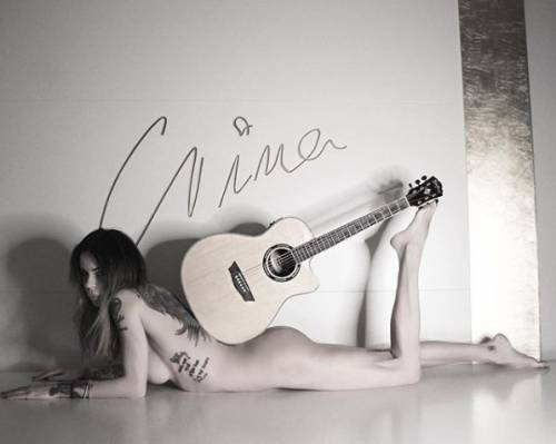 Nina Moric nuda su Instagram delizia i suoi follower