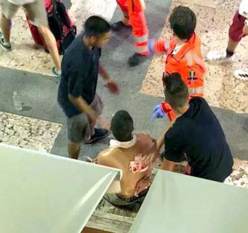 Rissa tra marocchini, uno trafigge il volto del rivale con chiave dell’auto