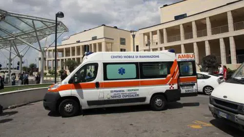 Milano, pirata della strada investe cinque persone: un bimbo è grave
