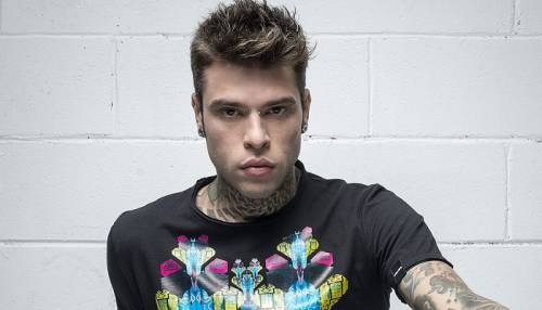 Fedez pubblica per errore i numeri di telefono dei cognati