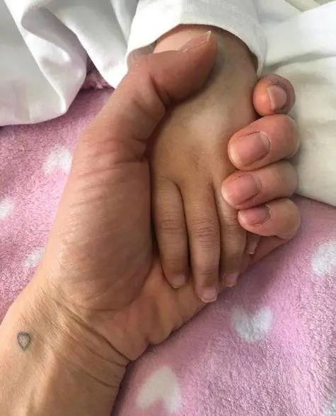 Lutto per Elena Santarelli: "Eri, sei e sarai una bimba piena di Luce"