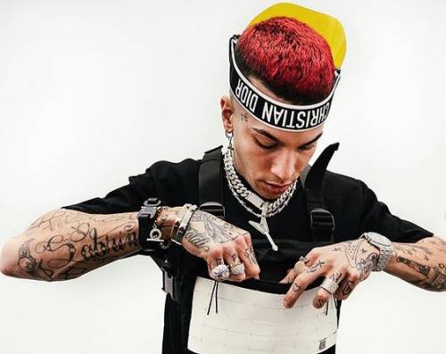 Sfera Ebbasta: biglietti omaggio ai genitori dei suoi fan