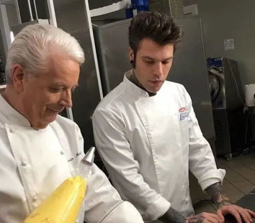 Fedez a lezione di pasticceria dal maestro Iginio Massari