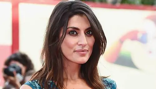 Elisa Isoardi smentisce in diretta la sua gravidanza: "Non sono incinta, solo ingrassata"