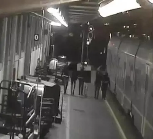 Canegrate, allarme baby gang: pietre lanciate contro le abitazioni