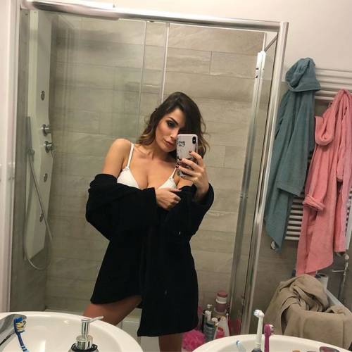 Alessia Macari, bomba sexy su Instagram: follower in delirio