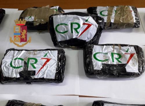 "CR7" sugli involucri con la cocaina: il sequestro a Napoli