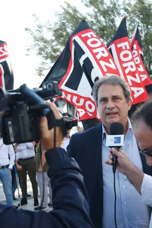 Roma, corteo non autorizzato. Polizia ferma leader di Forza Nuova