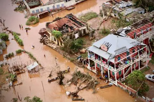 Mozambico devastato, almeno 300 morti. E ora c'è il rischio di un'epidemia di colera