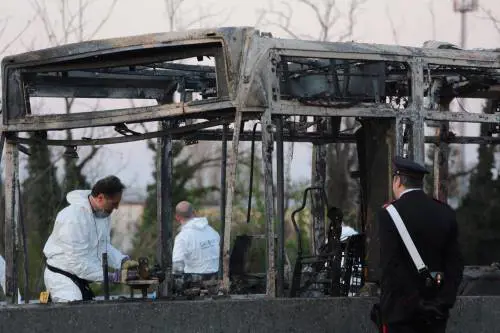 Alcol e abusi sessuali: il passato oscuro di Sy e il video-testamento