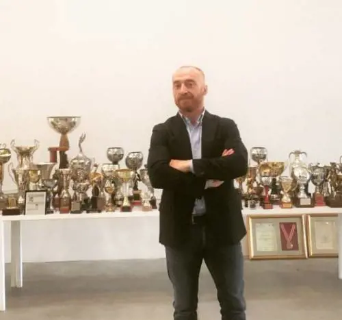 Jury Chechi mette all'asta i suoi trofei per salvare la sua prima palestra