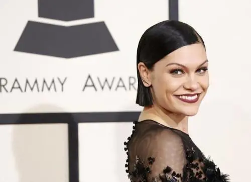 Jessie J mostra la cellulite su Instagram
