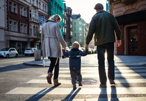 Famiglia felice su Youtube. Abusi e violenze nella vita