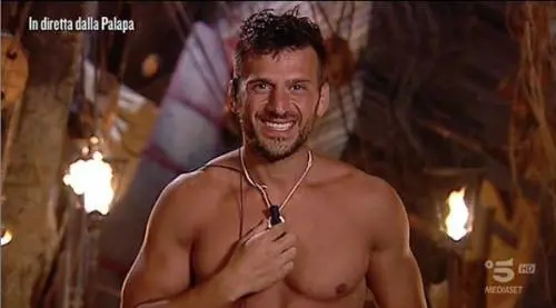 Isola dei Famosi, Marco Maddaloni non abbandona per la morte della nonna