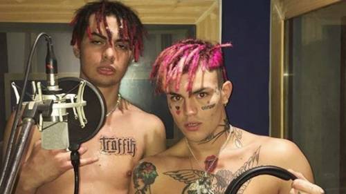 "Facciamo un selfie insieme?". Botte e rapina dei trapper ai fan