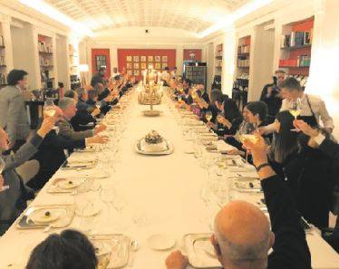 Polpette, poeti e plaquette, la cena dei bibliofili è servita