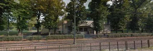 Torino, clandestino le strappa i vestiti. Poi violenta 18enne nel parco