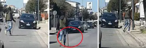 Immigrato armato di mazza semina il panico: "Vi ammazzo, italiani di m..."