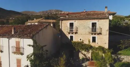 "Alla lotteria puoi vincere una villa per soli 60 euro"