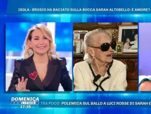 Isola dei Famosi, la mamma di Brosio: "Sarah ha un bel sedere, ma mio figlio..."