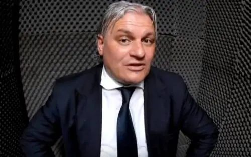 Il cronista torna all'attacco: "Calcio femminile covo di lesbiche"