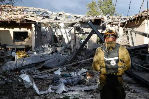 Israele, razzo su casa a Tel Aviv. Netanyahu invia forze al confine