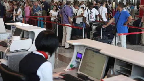 Ryanair non aspetta: resta a terra 16enne in chemioterapia