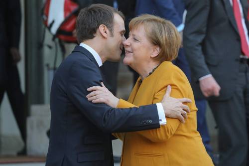 Macron e Merkel ci fanno fuori. E ora hanno un nuovo obiettivo: i Balcani