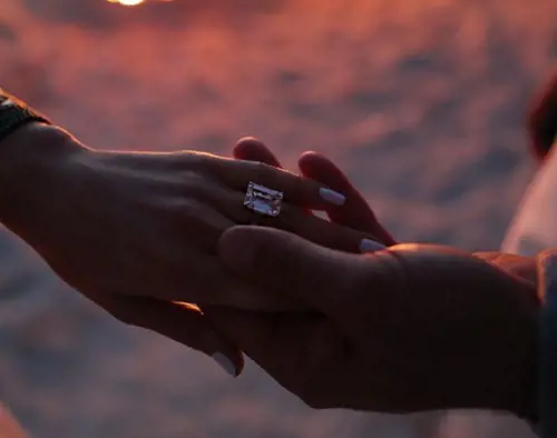 Alex Rodriguez chiede di sposare Jennifer Lopez con un diamante da 5 milioni di dollari 