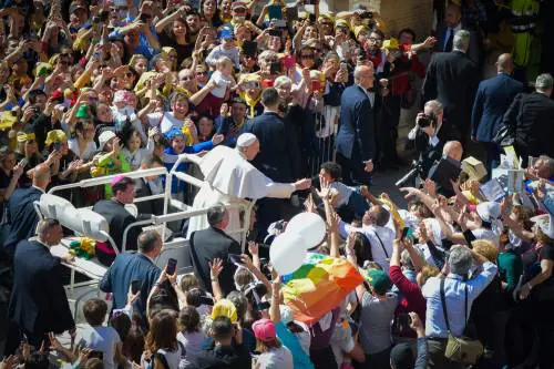 A Loreto con diecimila fedeli: Messa dentro la Santa Casa per la prima volta da 162 anni