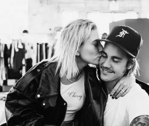 La madre di Justin Bieber commenta la falsa gravidanza