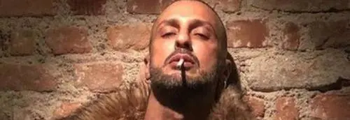 Fabrizio Corona in carcere. Gli amici: "Sei un co..."