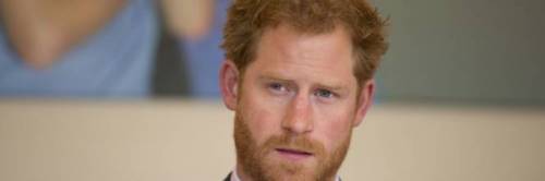 "Non sposare Meghan". E il principe Harry lo "banna" dagli amici