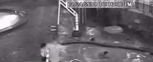 Florida, madre ubriaca non si accorge che il figlio sta affogando