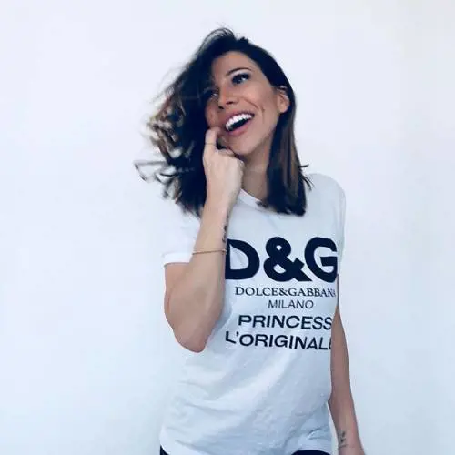 Lady D'Ambrosio strega i suoi fan su Instagram: gli scatti di Enza De Cristofaro