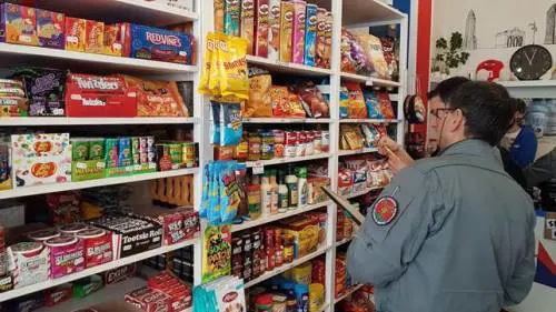 Sequestrata una tonnellata di cibo e bevande