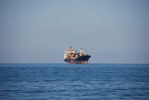 Porti penalizzati e più inquinamento: la follia dell'ultima eco-tassa Ue