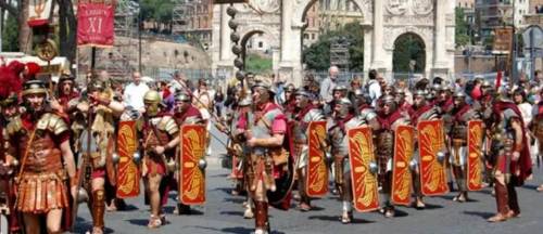 La Raggi mette a rischio la Festa del Natale di Roma?