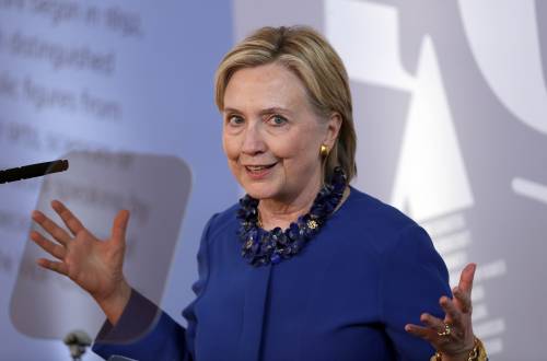 Hillary Clinton: "Ricandidarmi? Mai dire mai". Intanto Bloomberg fa un altro passo avanti
