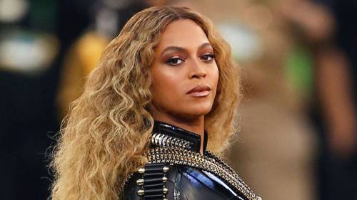 Gli haters contro Beyoncé: "Sembri un sacco della spazzatura"