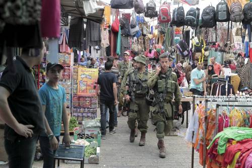 Per le strade di Hebron. Quella cittadella divisa nel cuore della Palestina