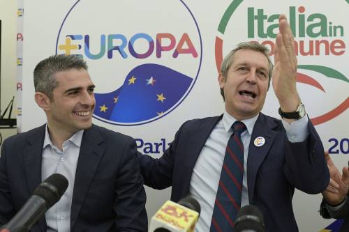 Pizzarotti tradisce i Verdi e si mette con +Europa: "Ci ha preso in giro"